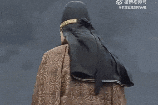 Chưa thấy hoàng đế nào chán đời đến vậy: Khoác long bào mà như thầy bùa, cầm thêm cái chổi là thành phù thủy