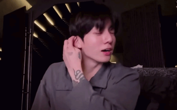 Jungkook (BTS) công khai xin lỗi lúc 4 giờ sáng