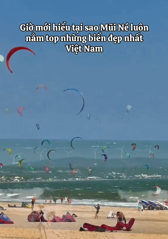 Bãi biển ở địa phương miền Trung đang nổi được du khách khen ngợi: 'Như trong phim điện ảnh!'