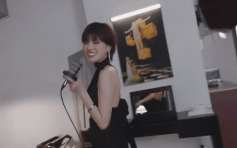 Ca khúc Việt Nam đầu tiên đạt 50 triệu stream của Spotify, hot toàn cầu khiến mỹ nhân trăm tỷ đổi đời