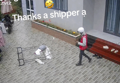 Giao hàng nhưng khách không có ở nhà, nam shipper bị chủ nhà cắt camera an ninh ra đăng khắp nơi