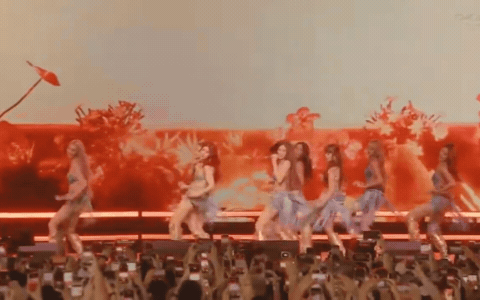 Nhóm nữ Đông Nam Á bị Coachella xếp vào sân khấu phụ khiến dân tình nổi giận, diễn hay không kém huyền thoại BLACKPINK