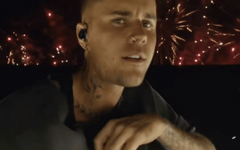 131 triệu lượt xem Justin Bieber hát karaoke ở Coachella, gần 30 năm chưa ai làm được điều này