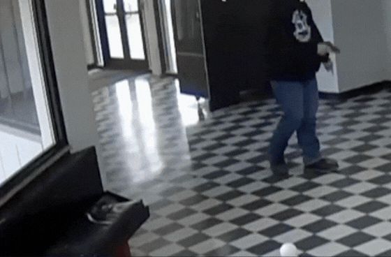 Học sinh cũ mang súng vào trường gây thảm sát, hiệu trưởng có lựa chọn quyết định khiến mọi thứ đổi chiều