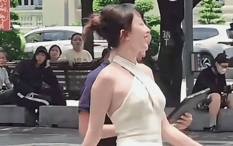 Clip Tóc Tiên bị team qua đường bắt gặp, chính chủ cũng phải vào thừa nhận 'mặt láo vậy'