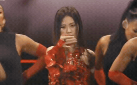 Sự nghiệp trăm tỷ của Jisoo (BLACKPINK): Mỹ nhân đẹp nhất nhóm nữ toàn cầu, đi hát 10 năm vẫn bị chê bất tài