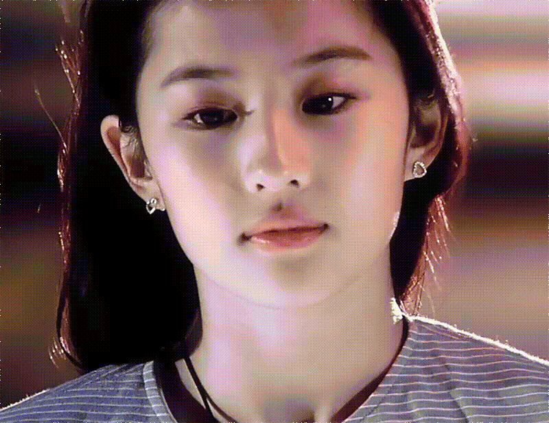 Nhìn Lưu Diệc Phi 25 năm trước đúng là visual “vắt ra nước”, đến cái tên cũng trở thành tính từ chỉ sắc đẹp