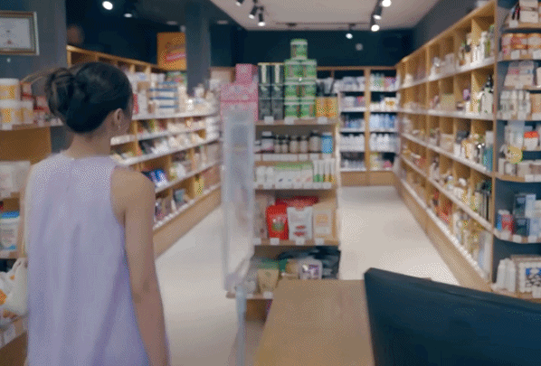 Bóng Ma Hạnh Phúc lộ hạt sạn ngớ ngẩn vô cùng, netizen thắc mắc 'mắt mũi nữ chính để đâu vậy?'