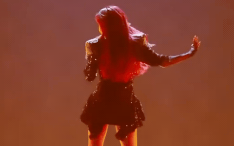 Mỹ nhân khiến dàn chị đẹp show Trung “né vội”: Tài năng ngang ngửa Trang Pháp, cứ kết hợp với sao Việt là gây sốt 