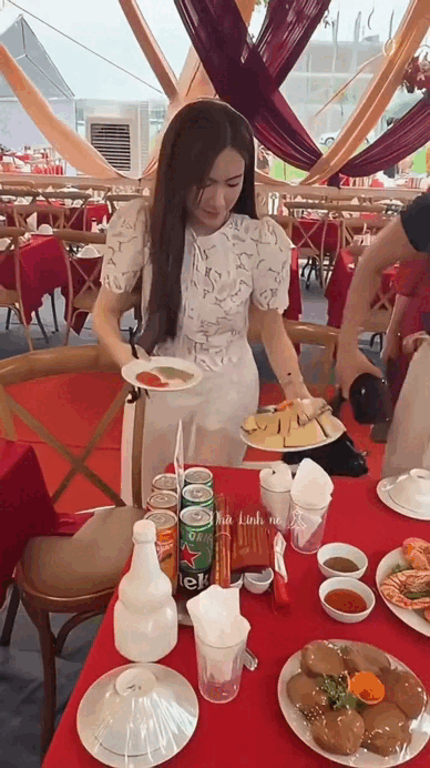 Style đi ăn cưới của Hoà Minzy: Đẹp hết phần thiên hạ, quan trọng là không lấn lướt cô dâu