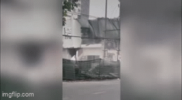 Chủ tiệm bánh bất lực nhìn quán đổ sập trong vài giây: Công an vào cuộc