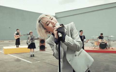 'Châu Bùi hát như ngậm gì trong miệng'