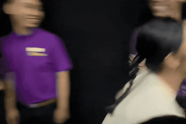 Lần đầu tiên Vbiz có 1 nữ diễn viên phải bỏ chạy khỏi rạp vì bị khán giả chê diễn đơ cứng