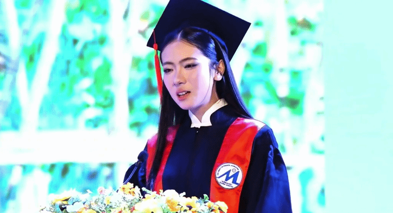 Danh tính cô gái 'đổi giọng hát lấy nhan sắc', clip viral trong lễ tốt nghiệp: Là Á khôi cuộc thi danh tiếng!