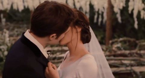 14 năm trước, ở một bãi đậu xe vắng, vài tấm ảnh của paparazzi đã đủ sức phá tan một mối tình được cả thế giới nâng niu