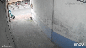 Thanh niên vờ mua vàng rồi lấy cắp tài sản bị người dân quây bắt: Camera an ninh ghi lại được gì?