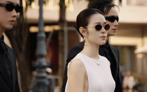Việt Nam xuất hiện mỹ nhân khiến 10 triệu người phải vào xem gấp: Khách Tây ngắm không chớp mắt, Ngọc Trinh cũng phải dè chừng