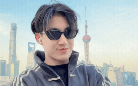 Mỹ nam Việt đẹp điên đảo đang được truy lùng ở Thái, soi danh tính thì ra là 'người quen' của Thiều Bảo Trâm