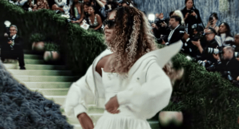 Mới 14 tuổi, con gái Beyoncé đã mang cốt cách của một nữ hoàng tương lai trên thảm đỏ Met Gala, thần thái không phải dạng vừa