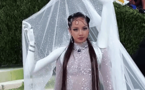  Lisa mà không quản nhân viên thì chị em BLACKPINK tương tàn mất thôi!