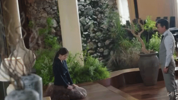 Perfect Crown tập 9: IU đầu phim vừa quỳ gối cầu xin vì Byeon Woo Seok, cuối phim đã đòi ly hôn