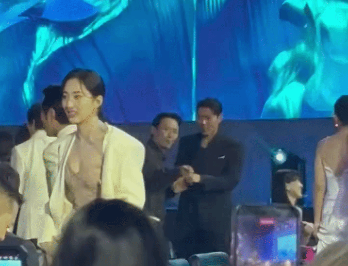 Son Ye Jin - Hyun Bin “vụng trộm” không thể giấu!