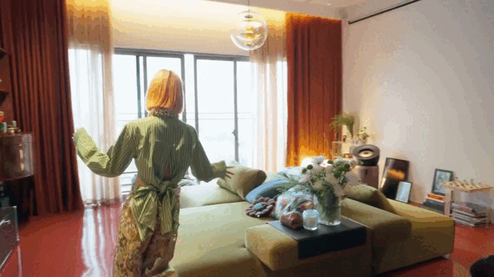 'Gái phố showbiz' sở hữu toàn BĐS cao cấp, bán penthouse 12 tỷ để mua đứt căn khác đẹp gấp N lần