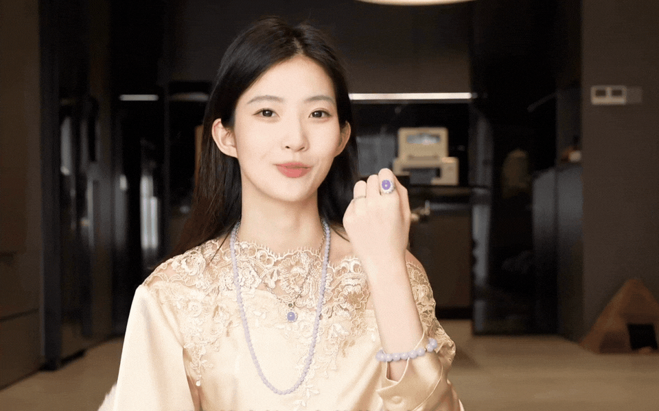 Phụ nữ sau tuổi 30 đeo gì để khí chất nổi bật? Bí mật nằm ở 'chủ nghĩa dài hạn' với ngọc phỉ thúy