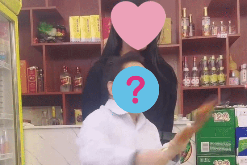 Nam diễn viên lùn nhất showbiz: Chỉ cao 1,28m, ngủ bụi ngoài công viên - gầm cầu vẫn cưới được 4 cô vợ trẻ đẹp 