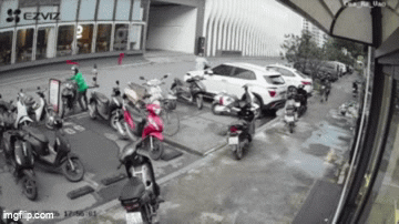 Nam sinh chạy shipper bị trộm xe máy ở Hà Nội: Xót xa hoàn cảnh của nạn nhân