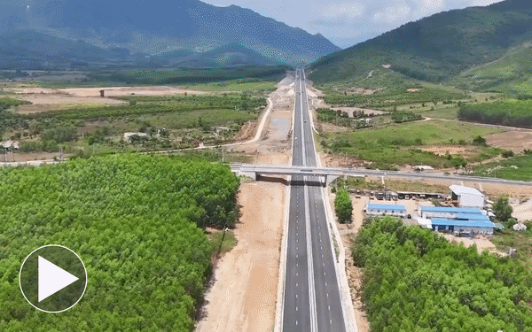 Chính thức: Vận hành những cây số đầu tiên của cao tốc ‘rừng - biển’ đẹp hàng đầu Việt Nam