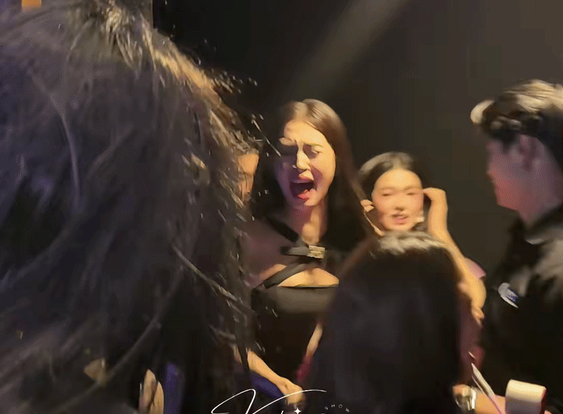 Clip hot: Tiểu Vy la thất thanh, bỏ chạy khiến cả ê kíp nháo nhào