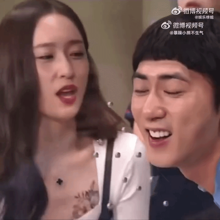 Krystal rủ bỏ hình tượng 'công chúa băng giá' nhưng bị chê khó coi