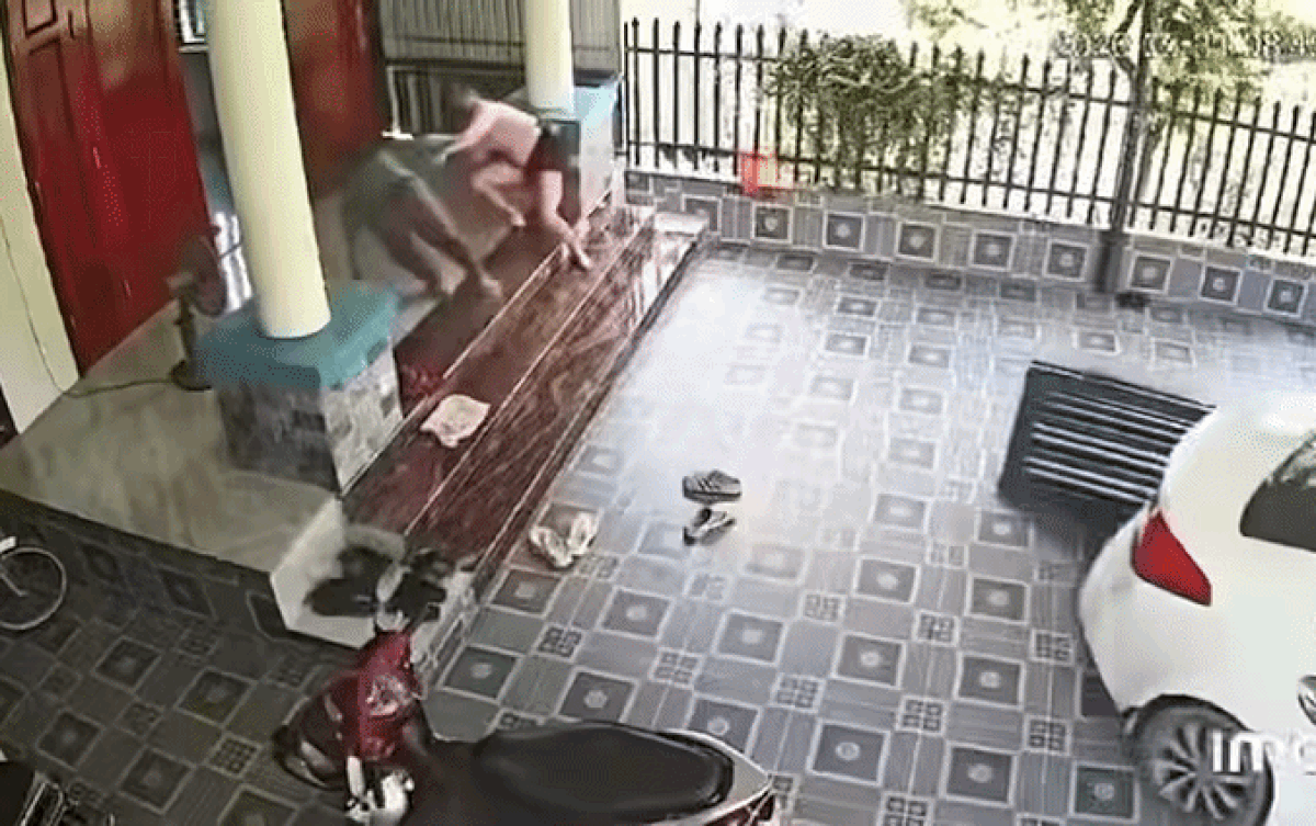 Nhà cửa bất ngờ rung lắc, cả gia đình tháo chạy khi nhìn thấy cảnh tượng trước mắt