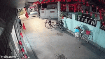 Thấy xe đạp dựng bên đường, cô đồng nát dắt mang đi, lời giải thích khiến chủ xe 'choáng'