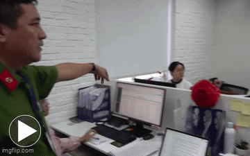 Nghẹt thở giây phút đột kích 'ổ lừa đảo' 621 tỷ đồng ở 11 công ty, gần 200 người tra tay vào còng