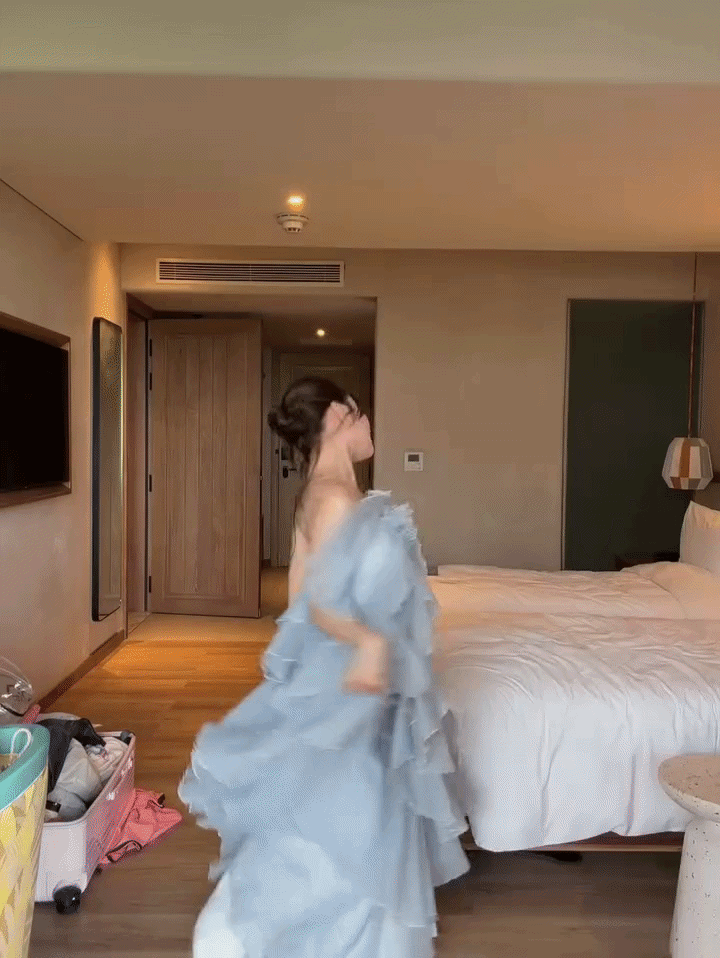 Mỹ nhân Việt lên đồ đi ăn cưới gây sốt MXH, được cõi mạng nhận xét là 'phiên bản đẹp nhất'