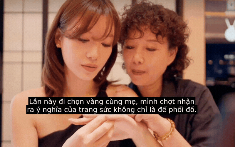 'Đến tuổi rồi mới hiểu vẻ đẹp của vàng': Trải nghiệm đi dạo phố cùng mẹ và món quà 'không bao giờ lỗi mốt'