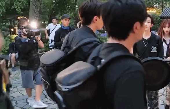 Hình ảnh nam thần lố bịch nhất lịch sử showbiz sau 4 năm bị cấm sóng triệt để