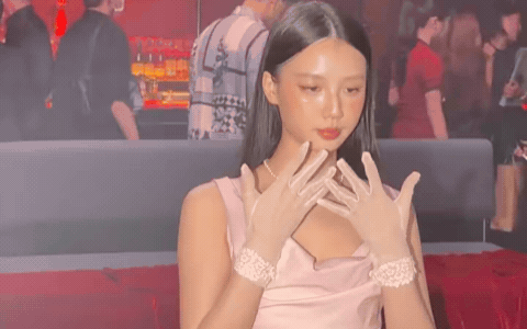 Biểu hiện lạ của AMEE