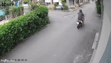 Người đàn ông đạp vào đầu, chửi bới cô gái sau va chạm, thêm 1 chi tiết gây bức xúc
