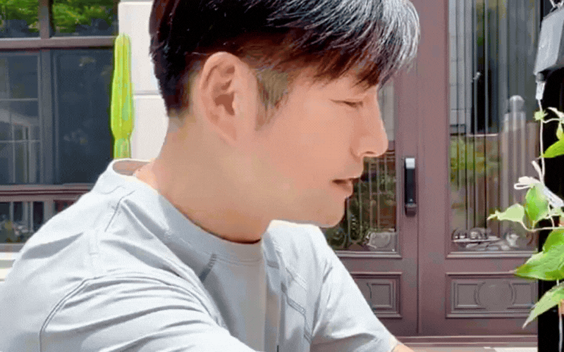 Yêu hoa đến mức quên ăn quên ngủ: Góc vườn nhỏ 'chữa lành' của Nghiêm Khoan có gì mà khiến fan mê mẩn?