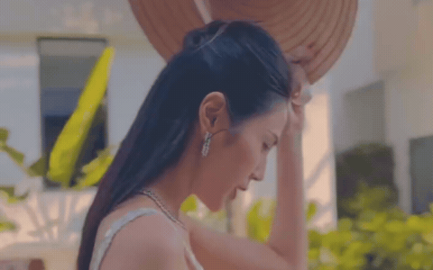 Mỹ nhân quê An Giang có quá khứ khổ hết đường nói, nay sống trong biệt thự, được chồng cho chục tỷ tiêu vặt