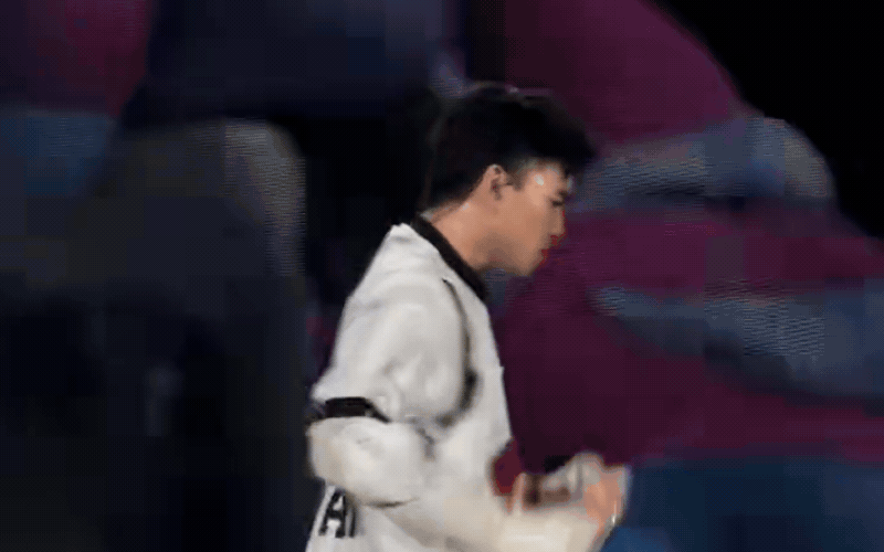Việt Nam có ca sĩ là 'con nhà nòi' ẩn mình gần 10 năm, vừa debut đã được báo quốc tế khen ngợi
