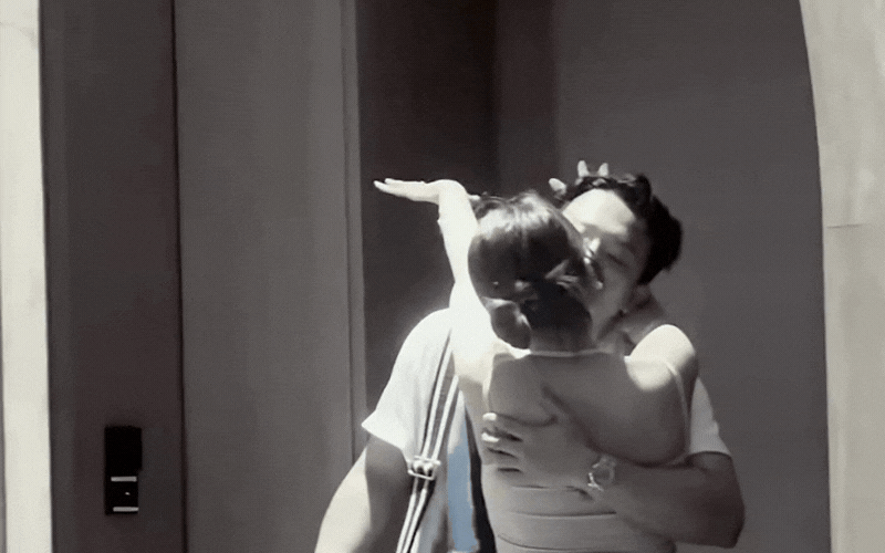Chỉ 22 giây nhưng đủ thấy Trấn Thành vẫn cưng Hari Won như ngày đầu yêu