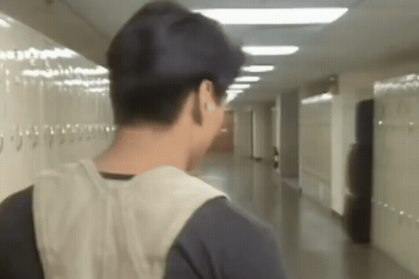 Đây là gương mặt chứng minh đàn ông cũng là phái đẹp: Ngũ quan hài hòa tuyệt đối, nhìn 100 lần vẫn bị hớp hồn