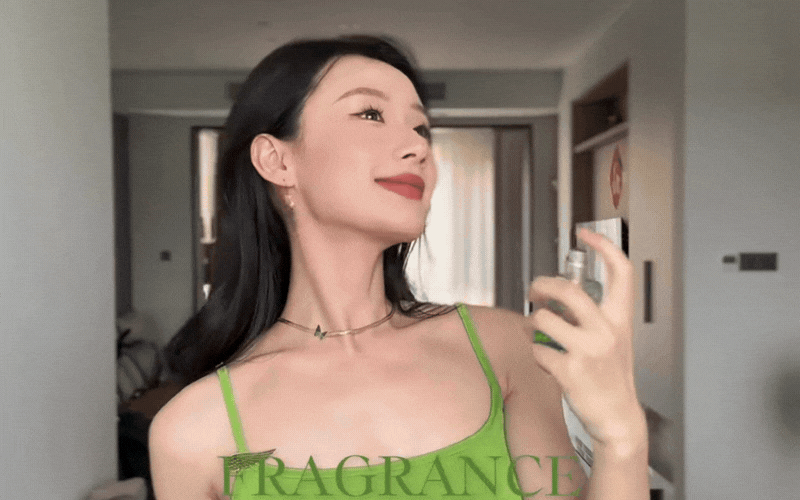 Mùi hương của người phụ nữ thanh lịch là gì?