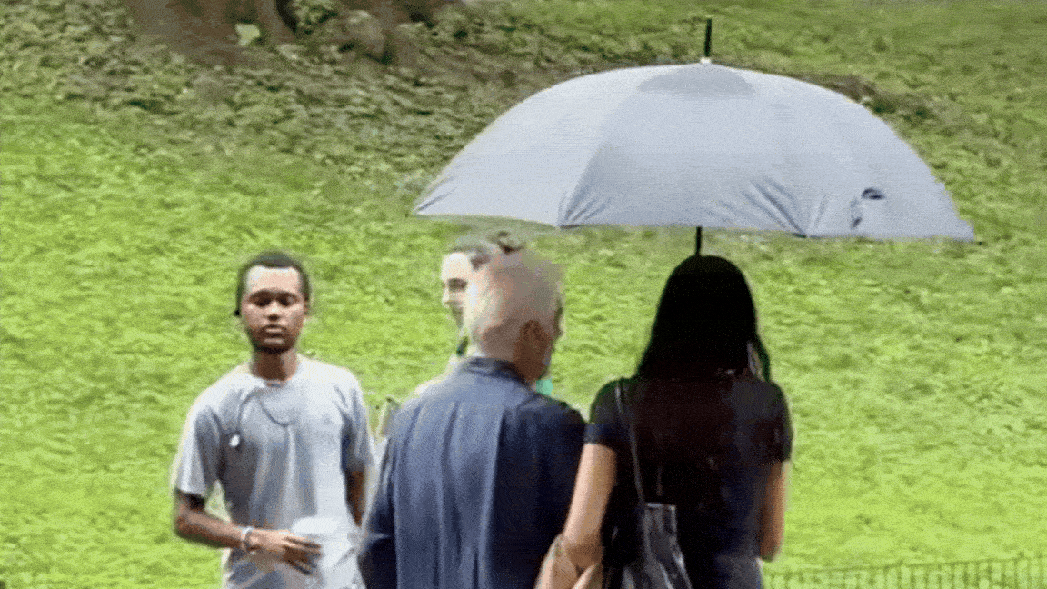 Cặp đôi lệch nhau 48 tuổi lộ ảnh tình tứ giữa công viên, netizen chỉ trích gay gắt vì “trông như ông cháu”