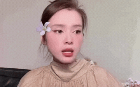Quỳnh Lương bị chỉ trích vì văng tục trên sóng livestream