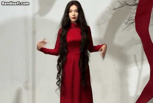 Ngón tay biến dạng của Minh Hằng